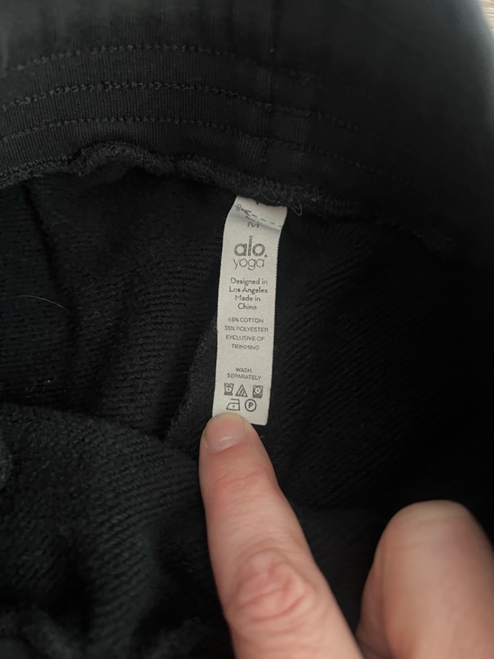ALO Drawstring Shorts - Medium - Picture 4 of 6